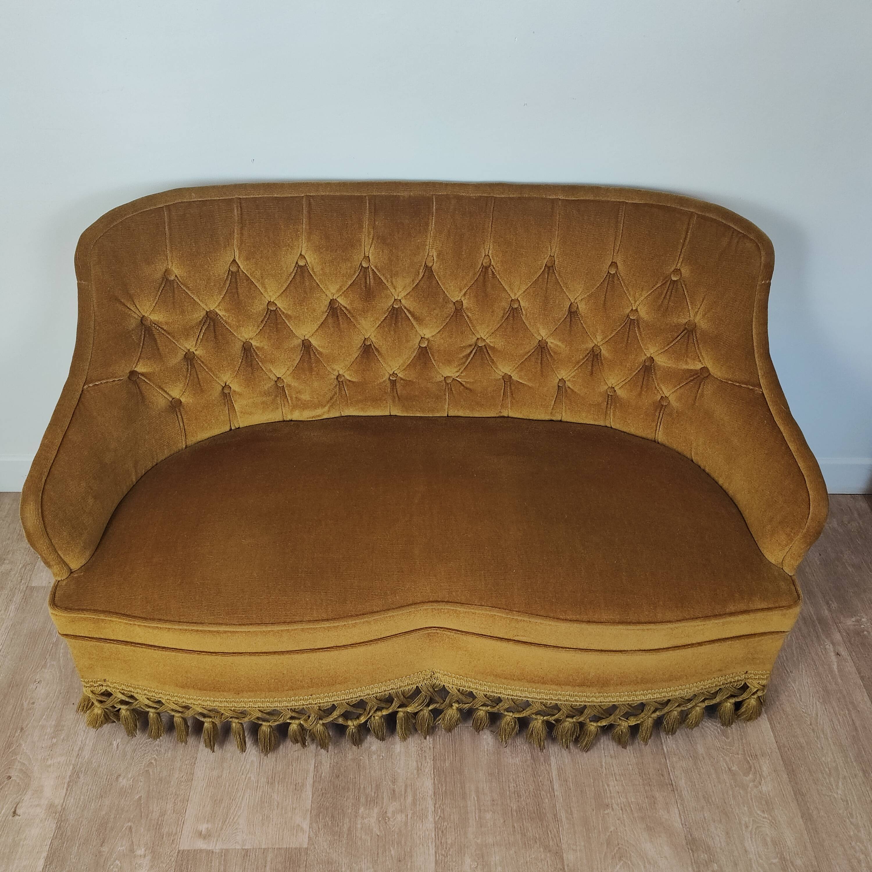 Velvet toad sofa