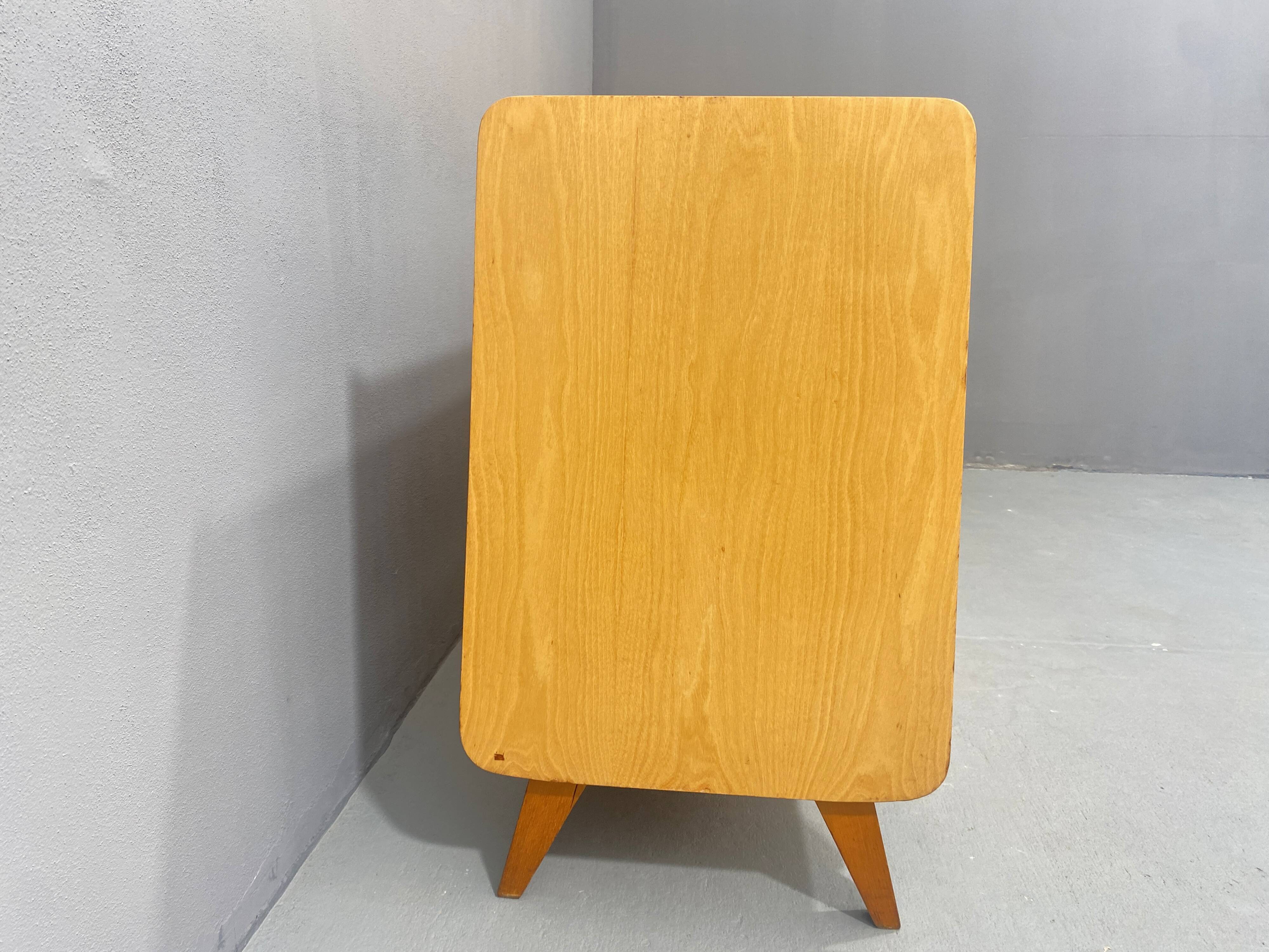 Commode vintage en bois de frêne par F.Jirák pour Tatra, 1960, Tchécoslovaquie