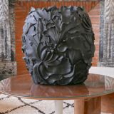 Black resin vase Lotus publisher VGnewtrend