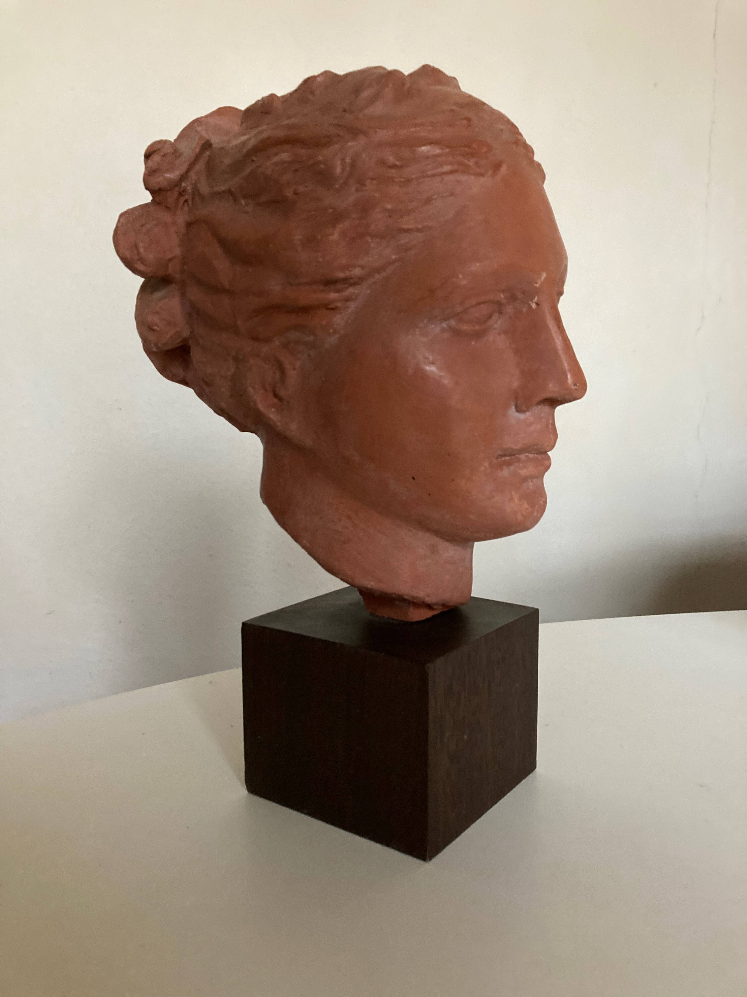 Tête d'Hygie épreuve d'atelier en terre cuite 1960