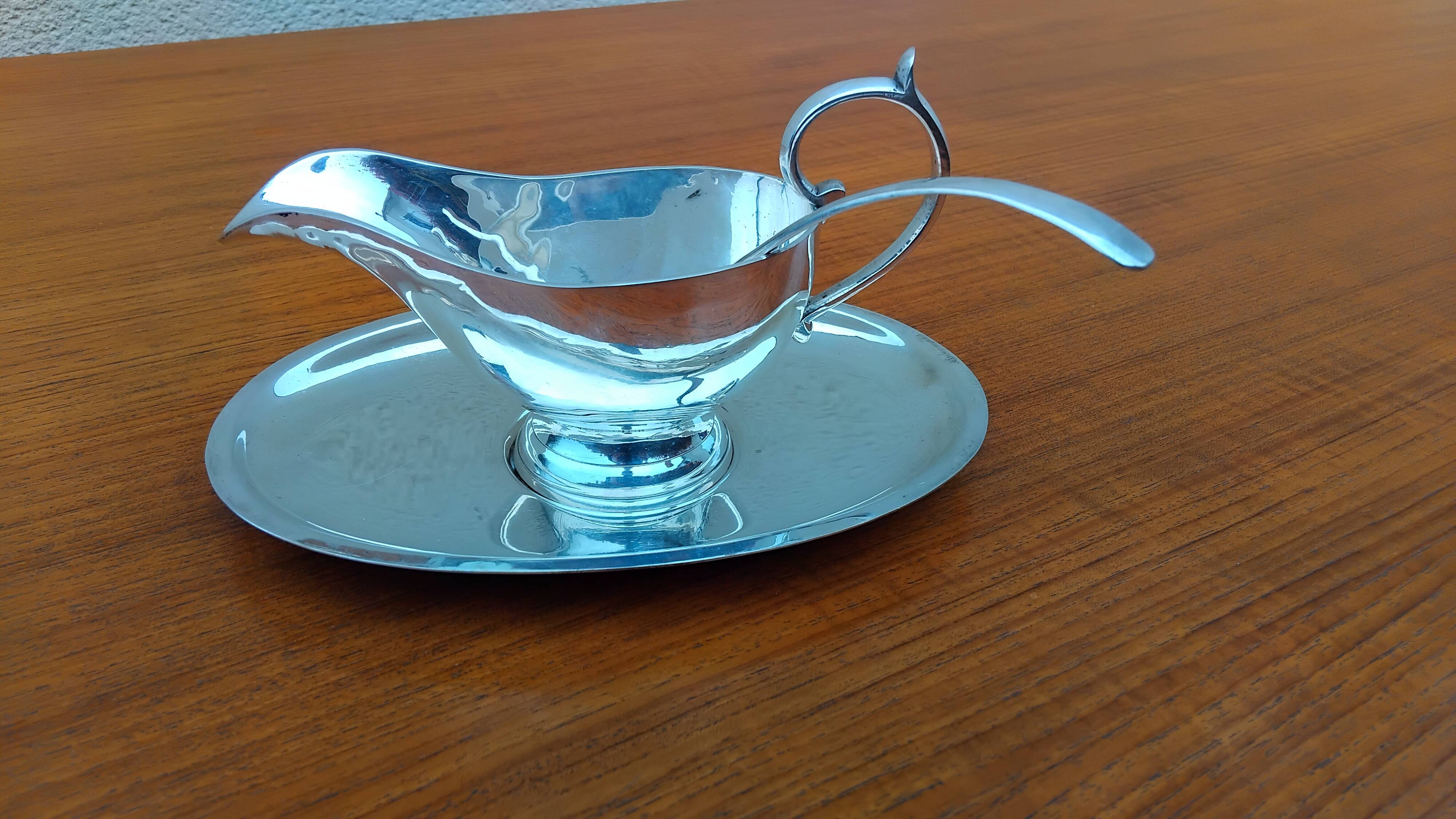 Vintage silver-plated metal sauce boat tableware