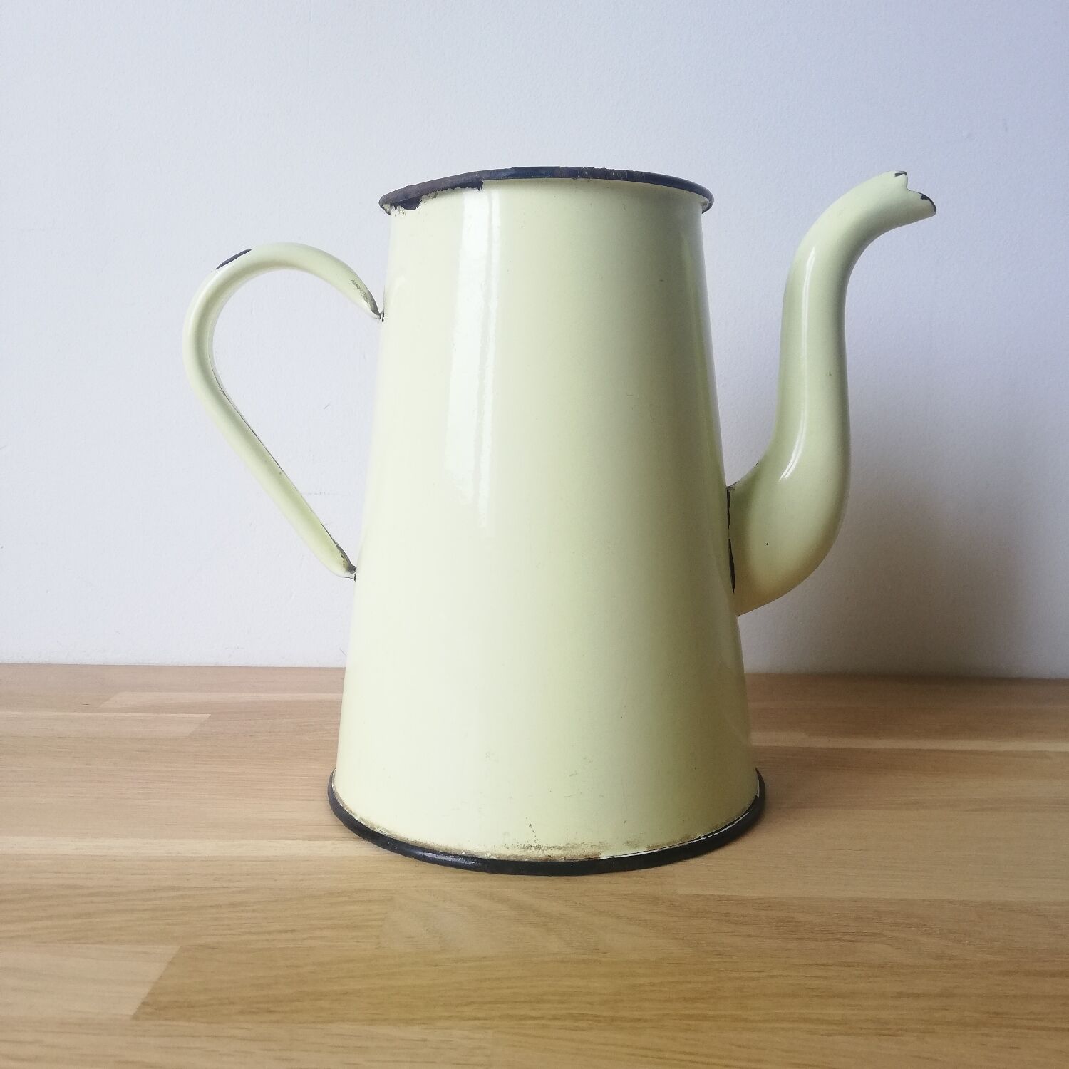 Enamelled coffee maker