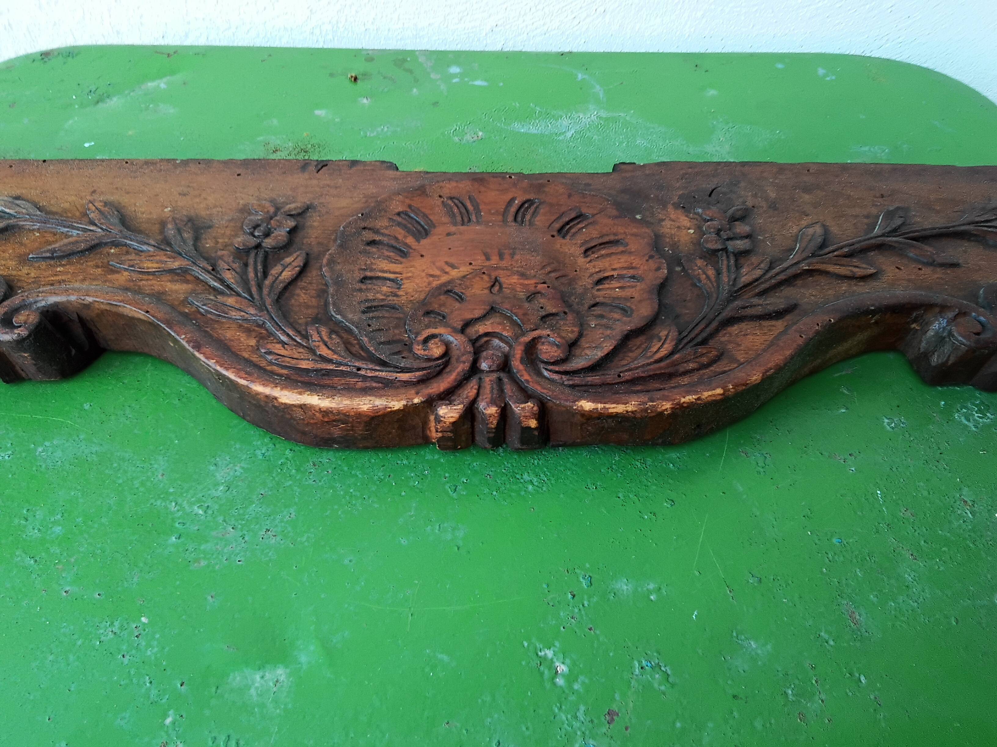 Massive walnut fronton from the 19th century