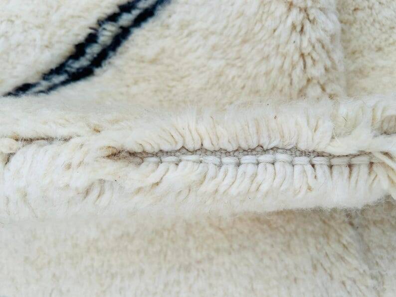 Tapis azilal Tissé main traditionnelle taille 150 x 250 cm