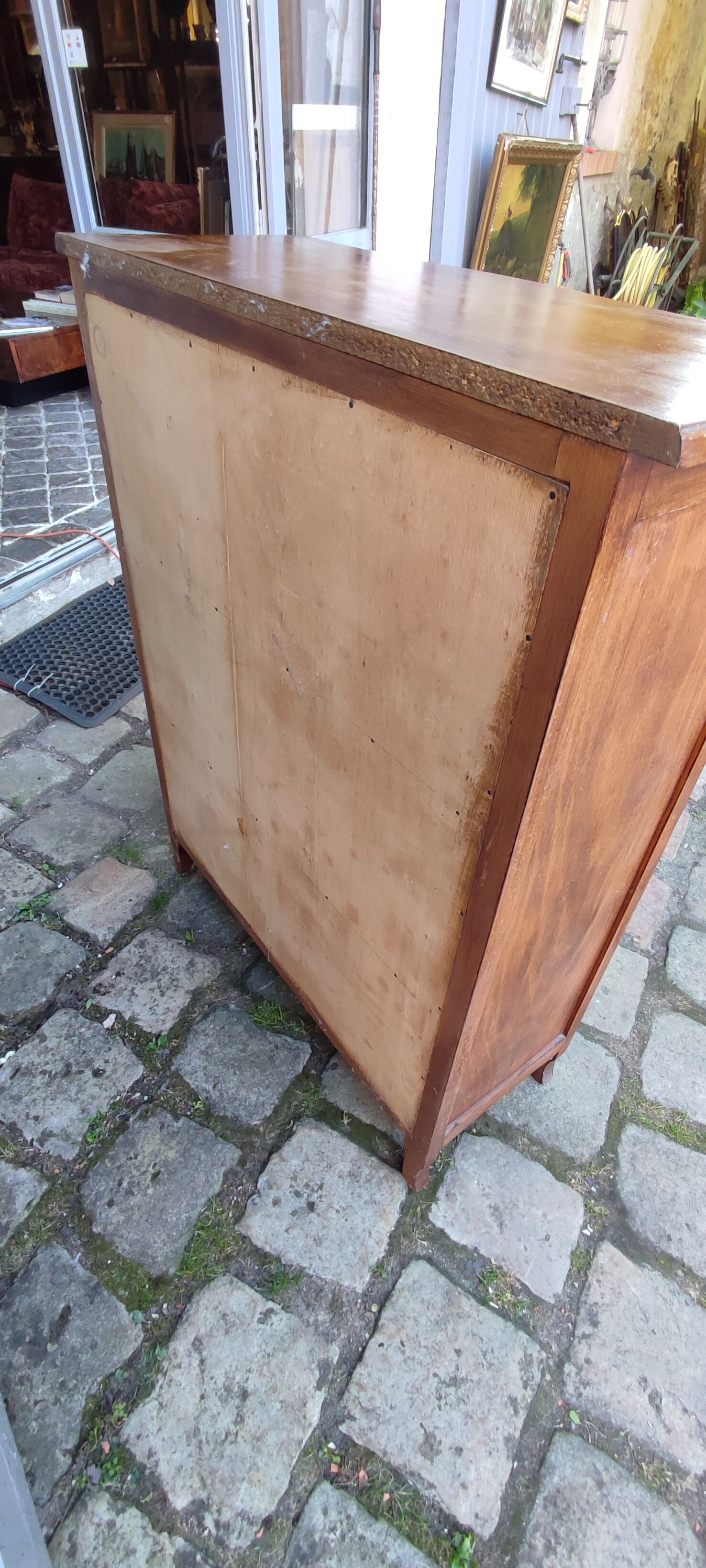 Bibus shelf in walnut veneer