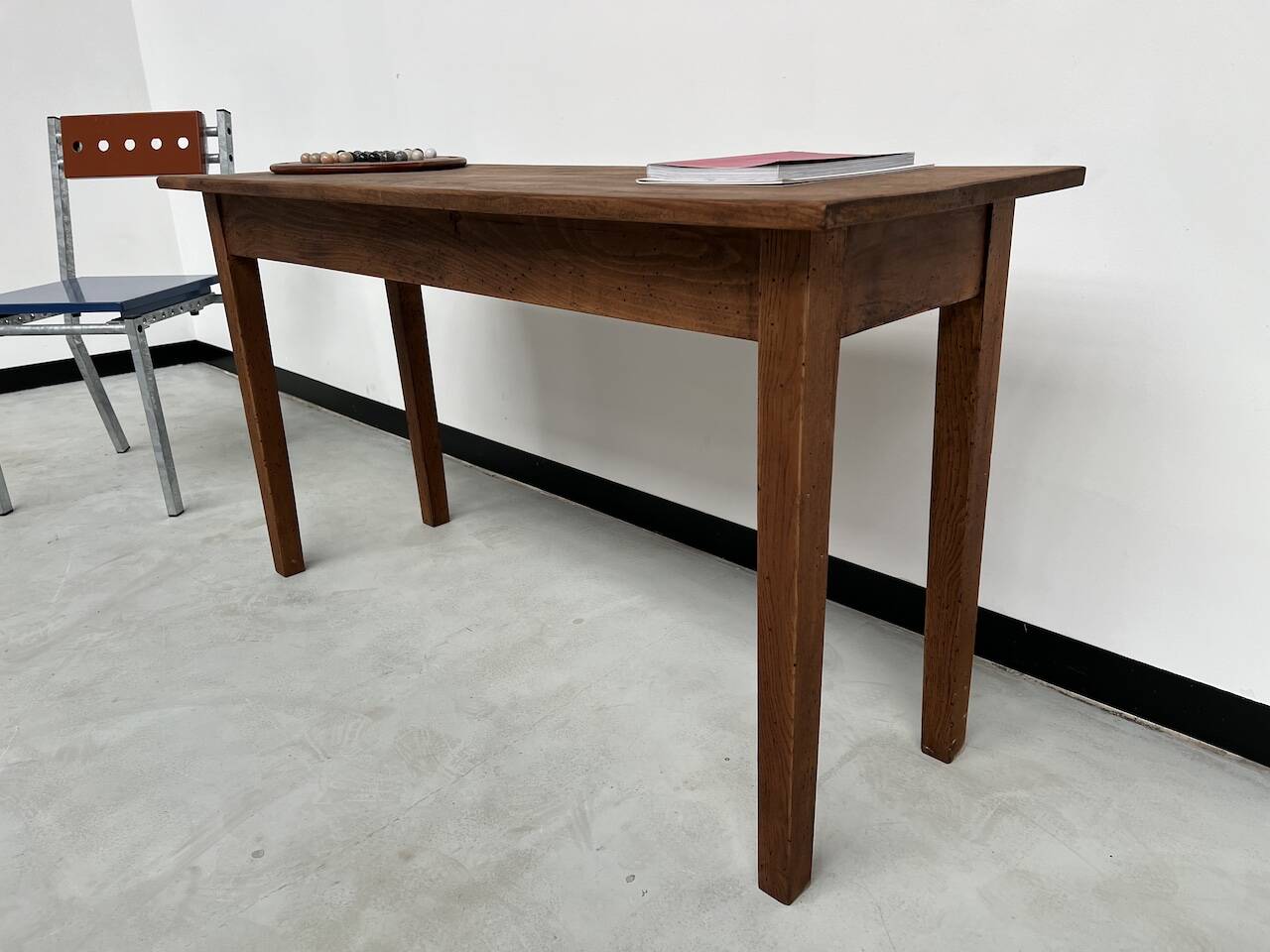 Small old console in solid oak, with spindle legs