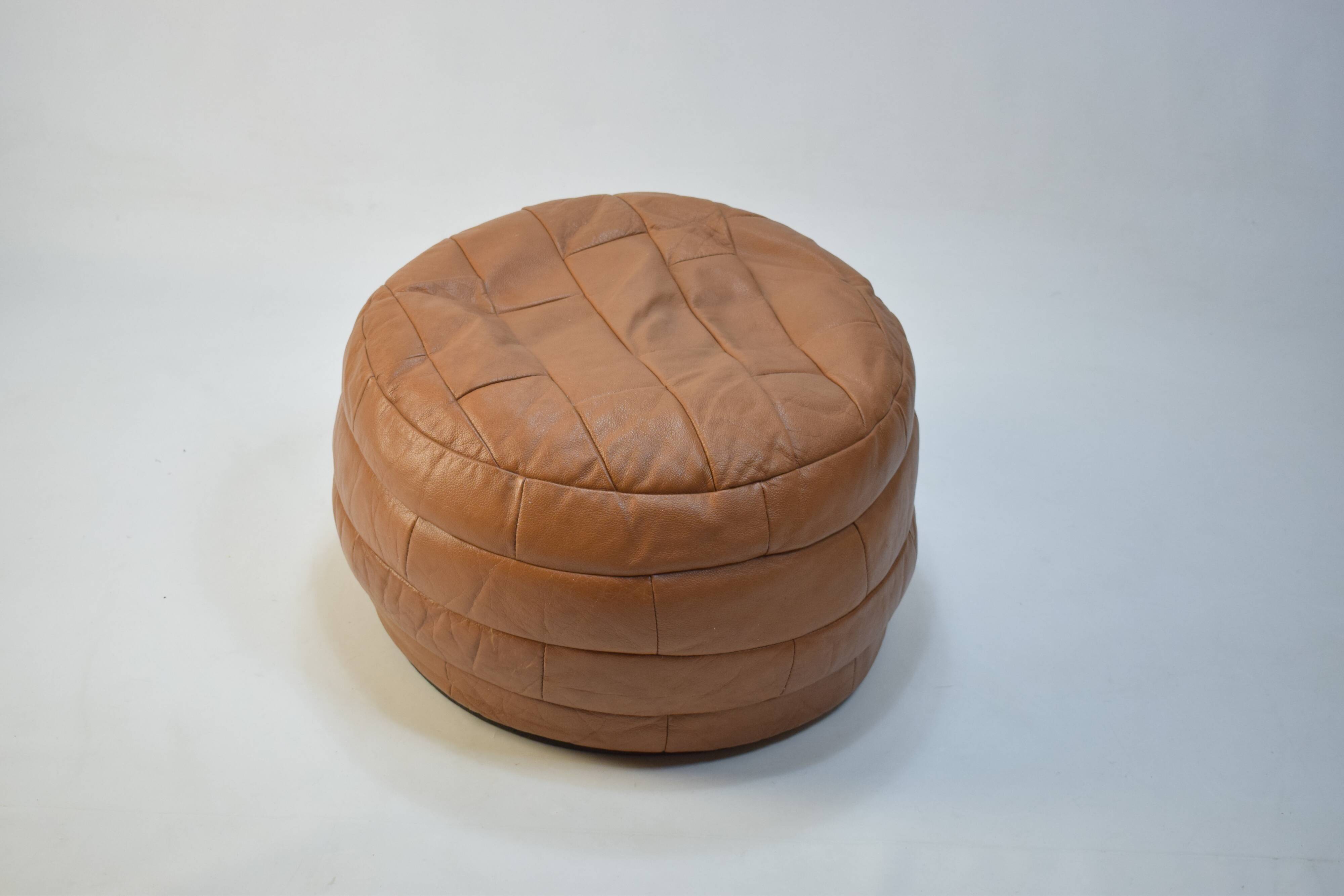 Leather round Pouf De Sede, 70