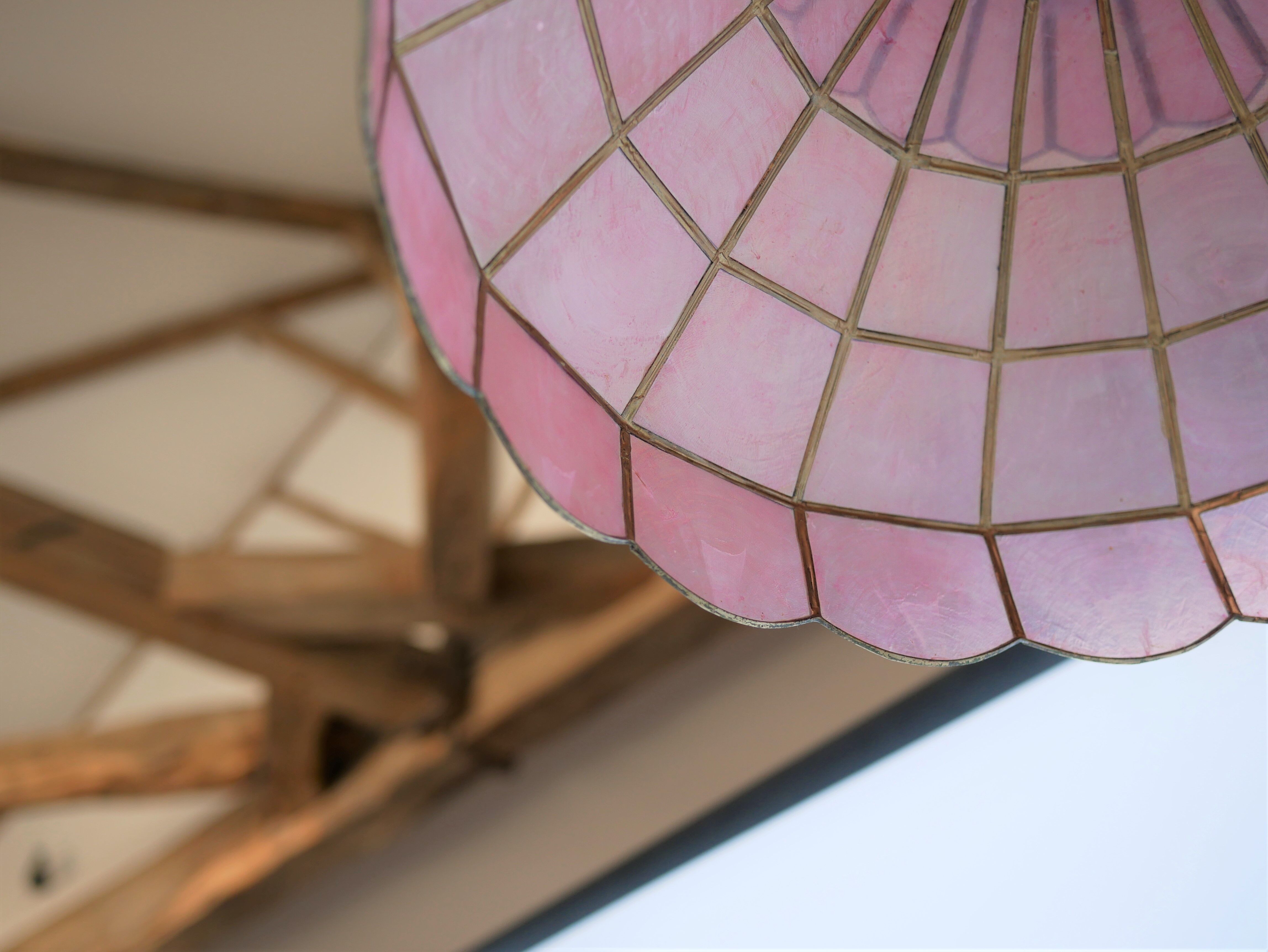 Suspension vintage en nacre rose