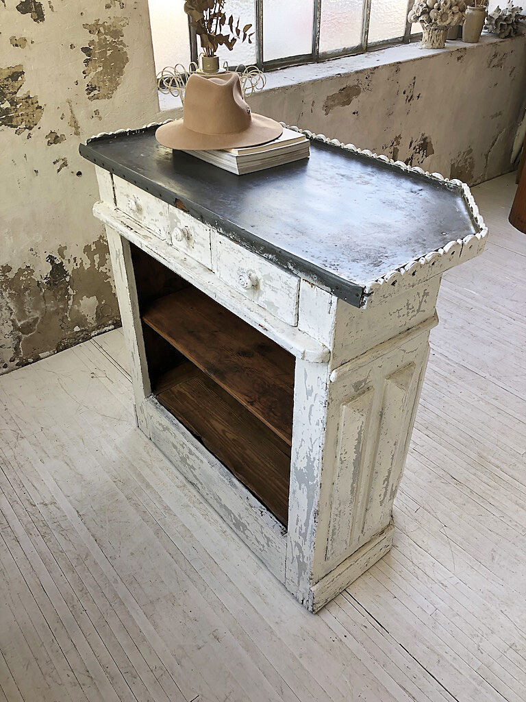 White patina and zinc counter