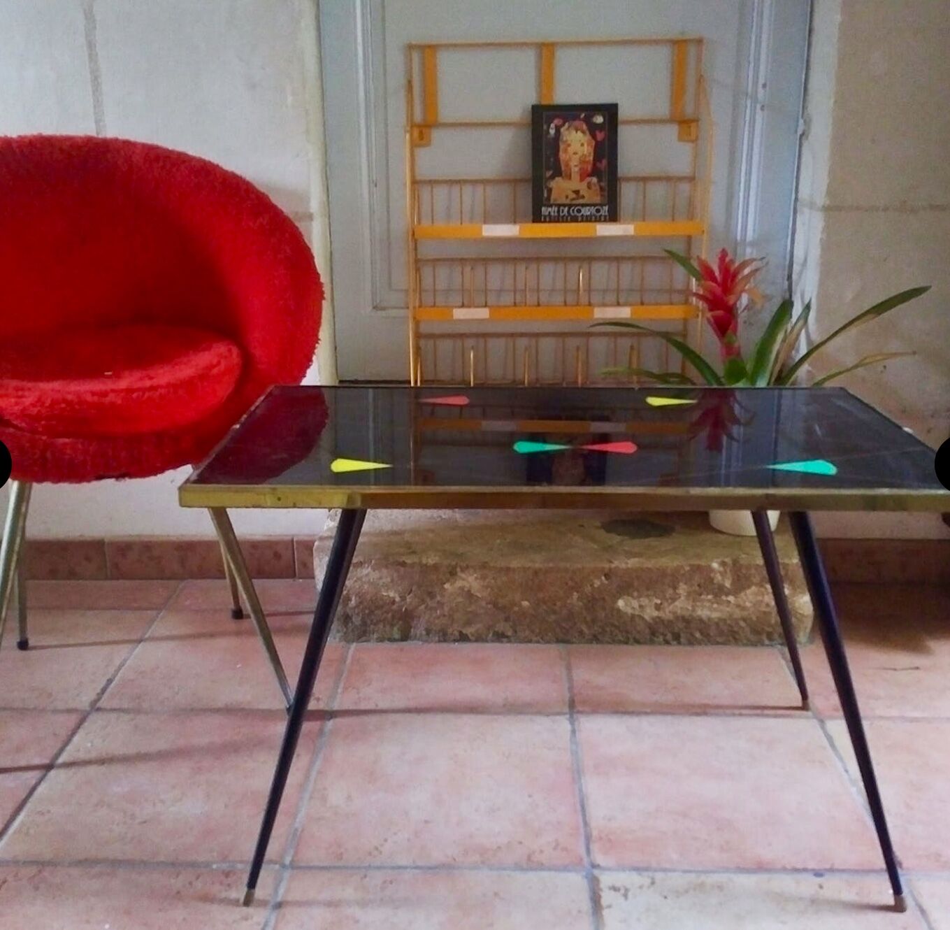 Table low feet compass