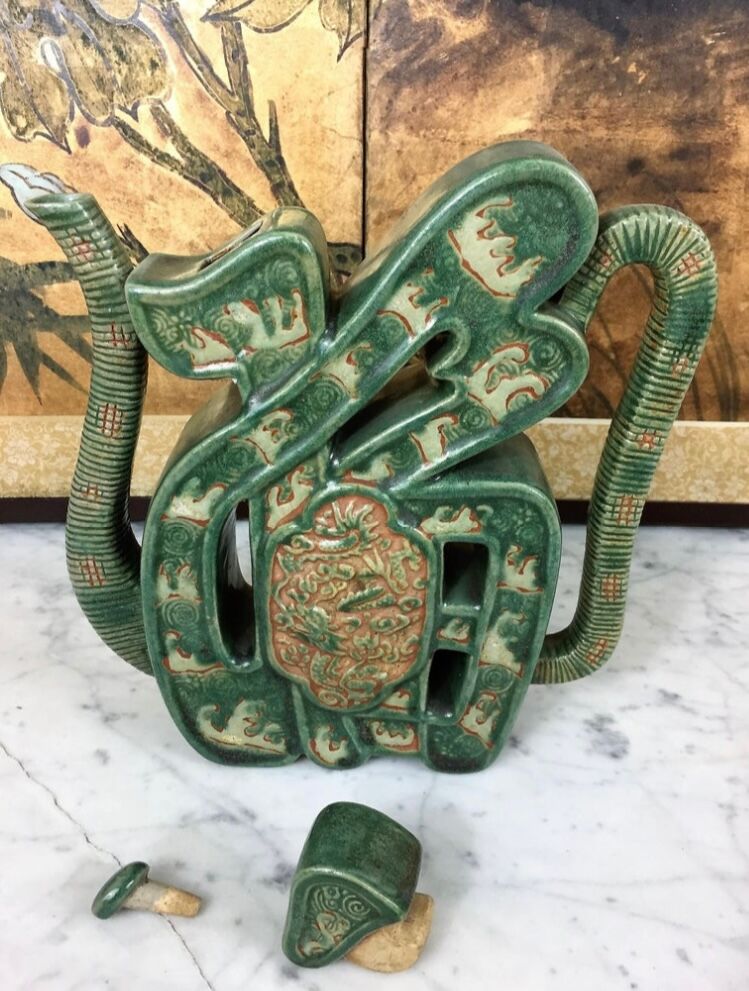 Alcohol vase, porcelain, Kangxi style, Green family, circa 1900