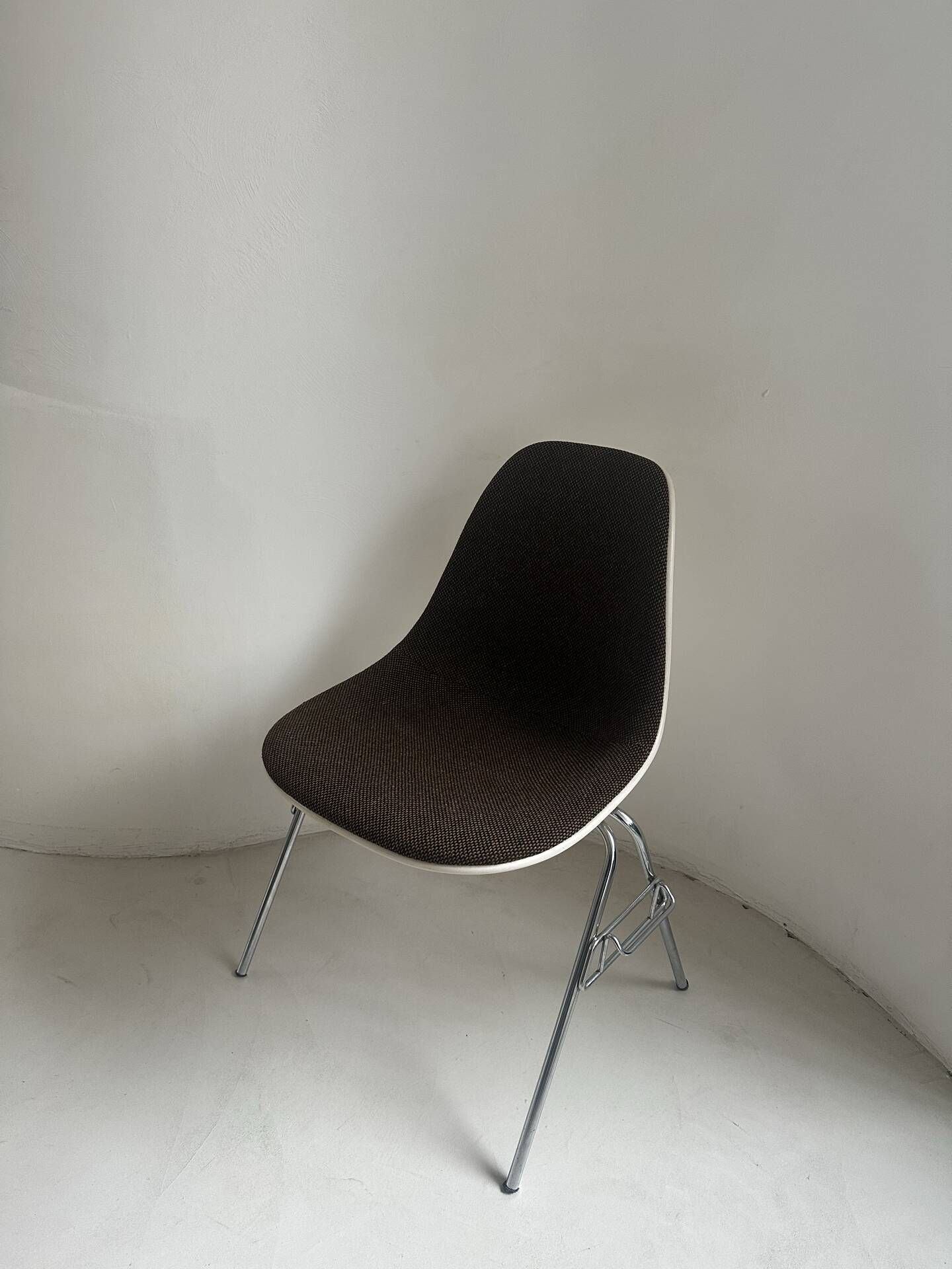 Set of 4 DSS chairs by Herman Miller