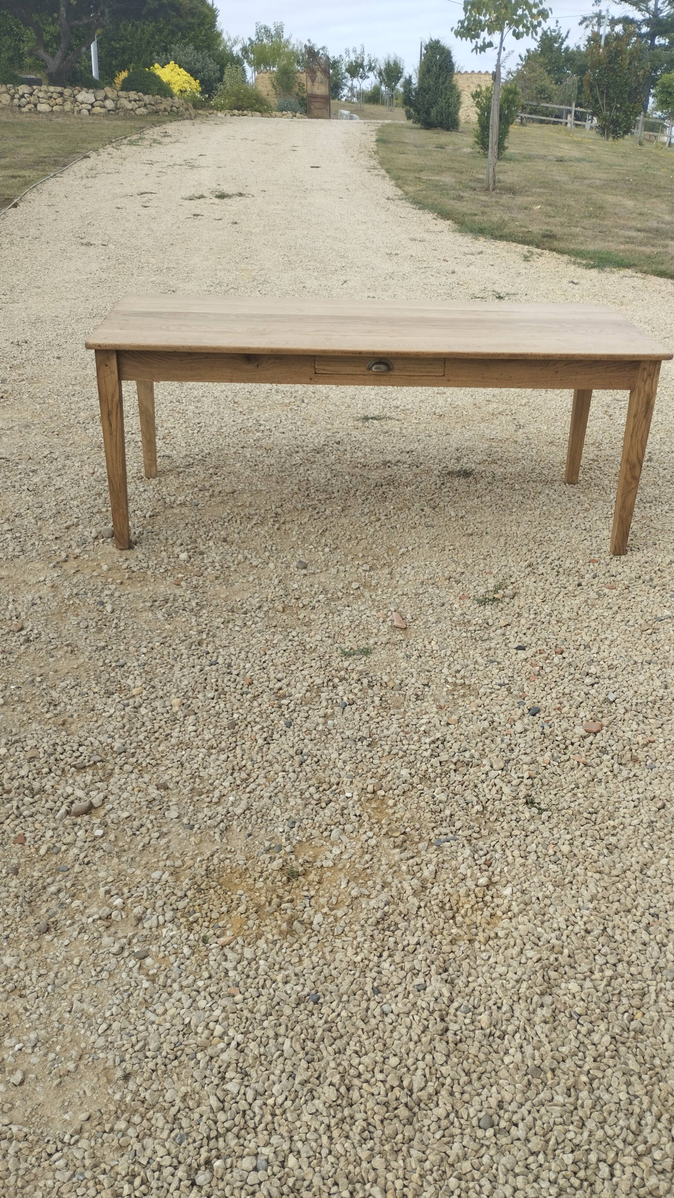Rustic farmhouse table in solid oak with antique patina finish 200 x 90