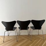 3 chaises Arne Jacobsen série 7