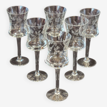 6 verres a vin en verre gravé décor feuilles