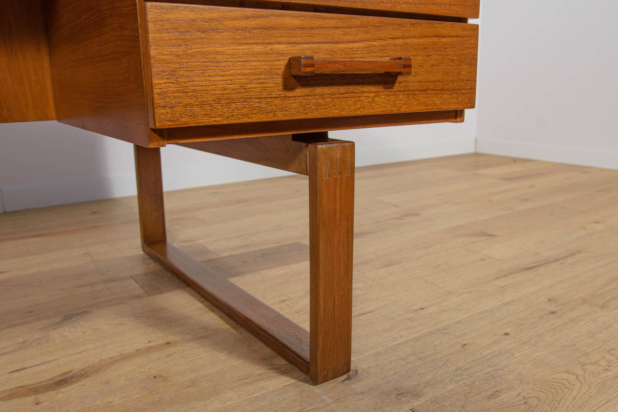 Mid-Century Teak Freestanding Desk by Torben Valeur & Henning Jensen for Dy