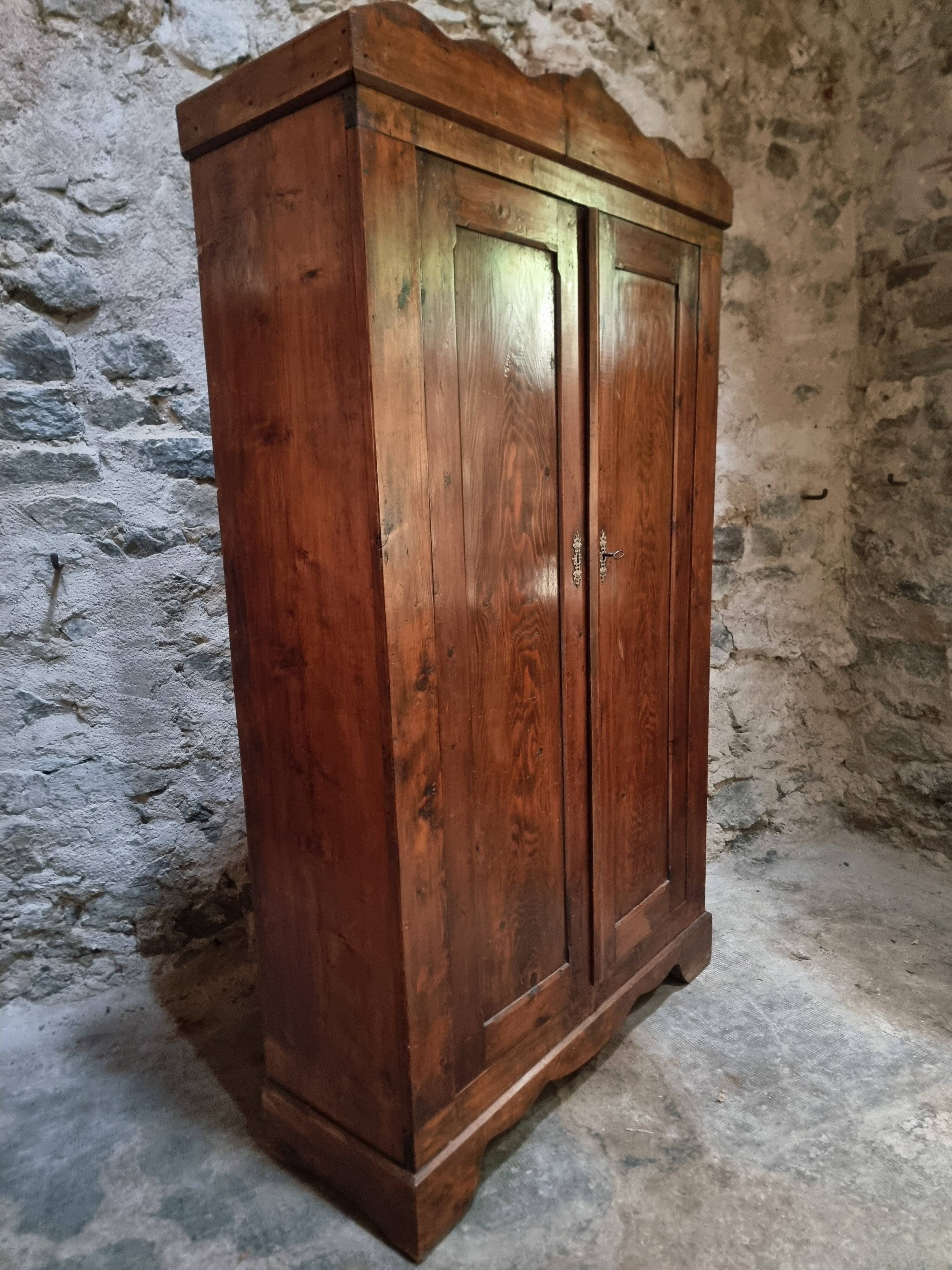 Antique French pine bonnetière – rustic country wardrobe – circa 1900–1920