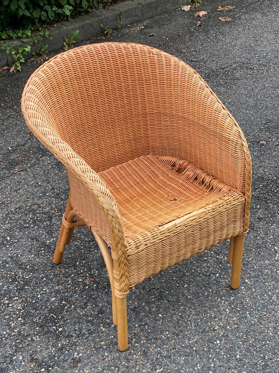 Adult rattan armchair