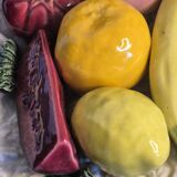 Assiette en barbotine fruits