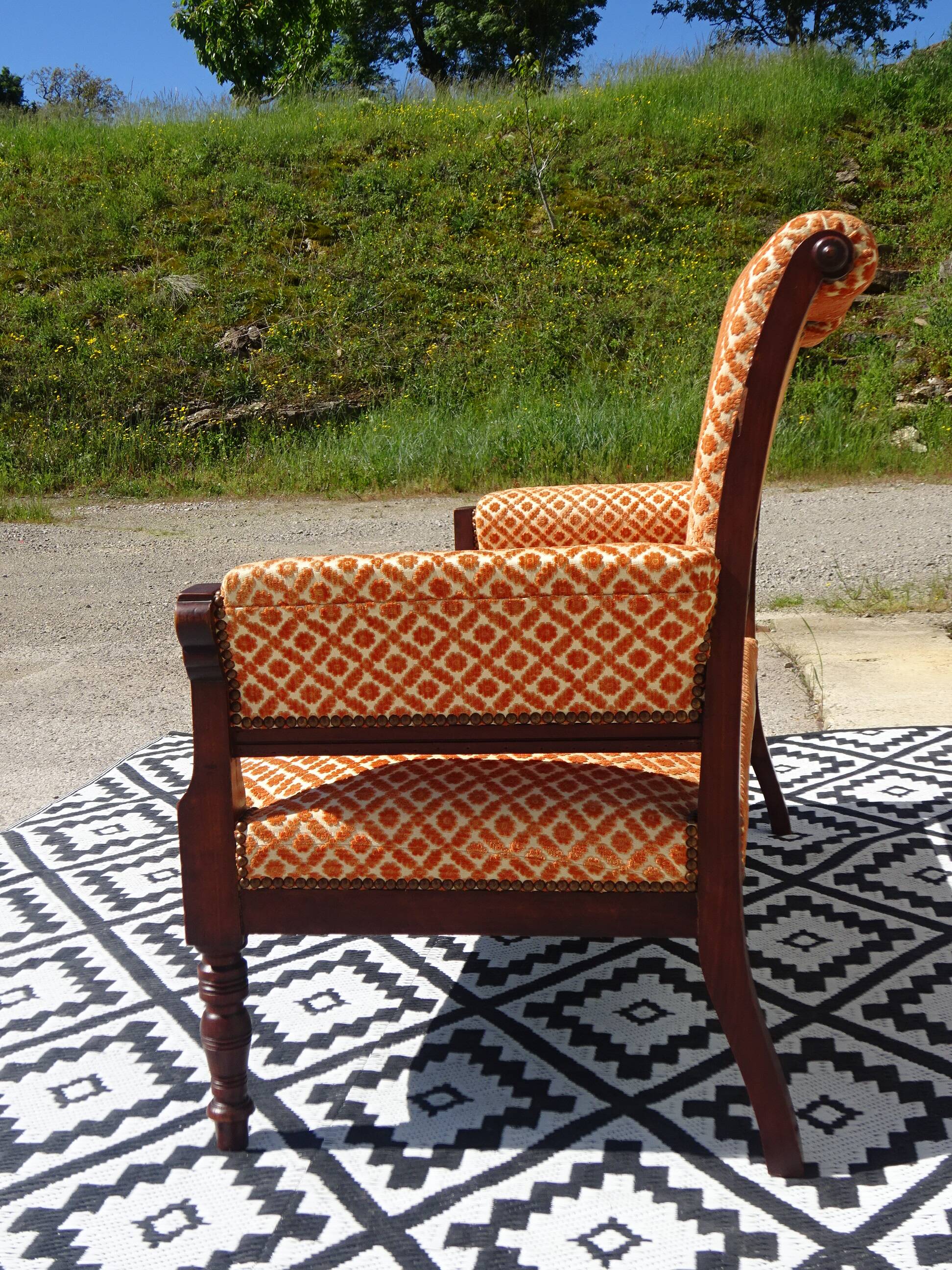 Vintage bench in wood and orange/ivory velvet.