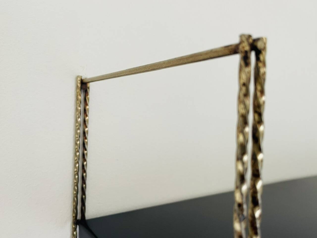 Adjustable wall shelf Mid-Century Modern in brass and metal