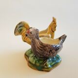 Ancien saleron en barbotine polychrome à décor de coq et poule