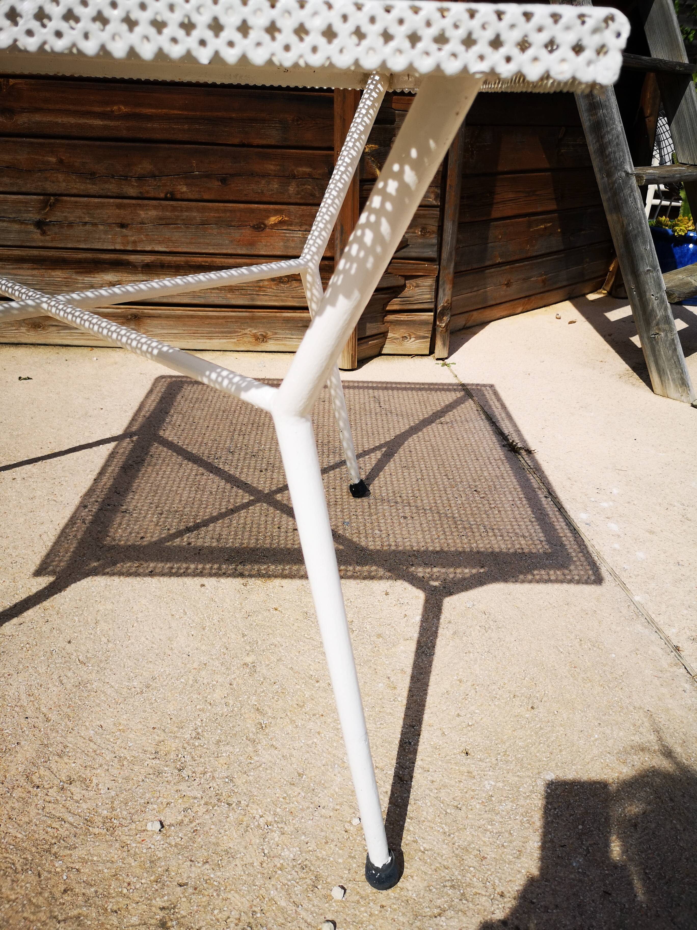 Metal garden table