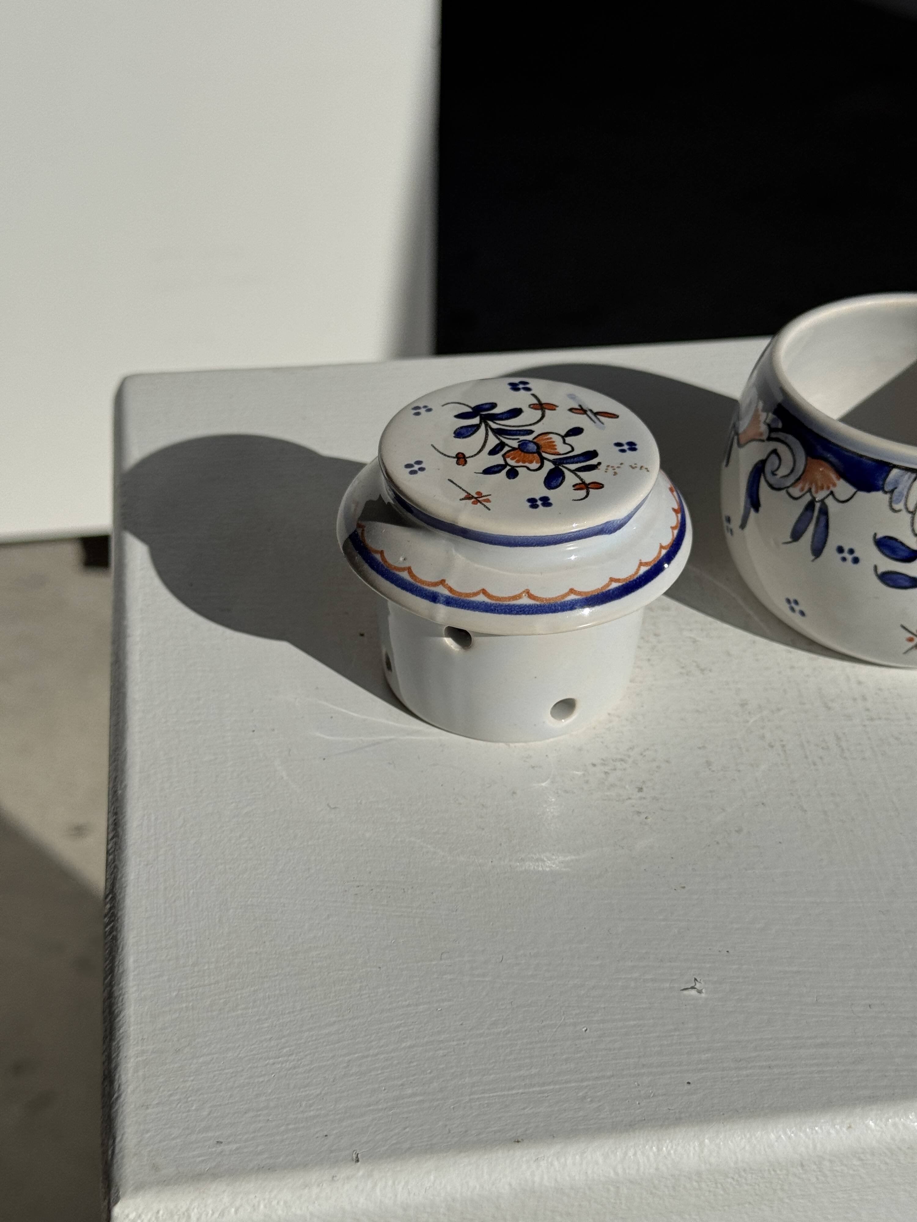 Small water butter dish in vintage earthenware with blue and orange floral patterns D10