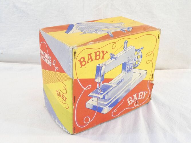 Ancien jouet machine a coudre pour enfant marque ''baby'' avec boite d'origine