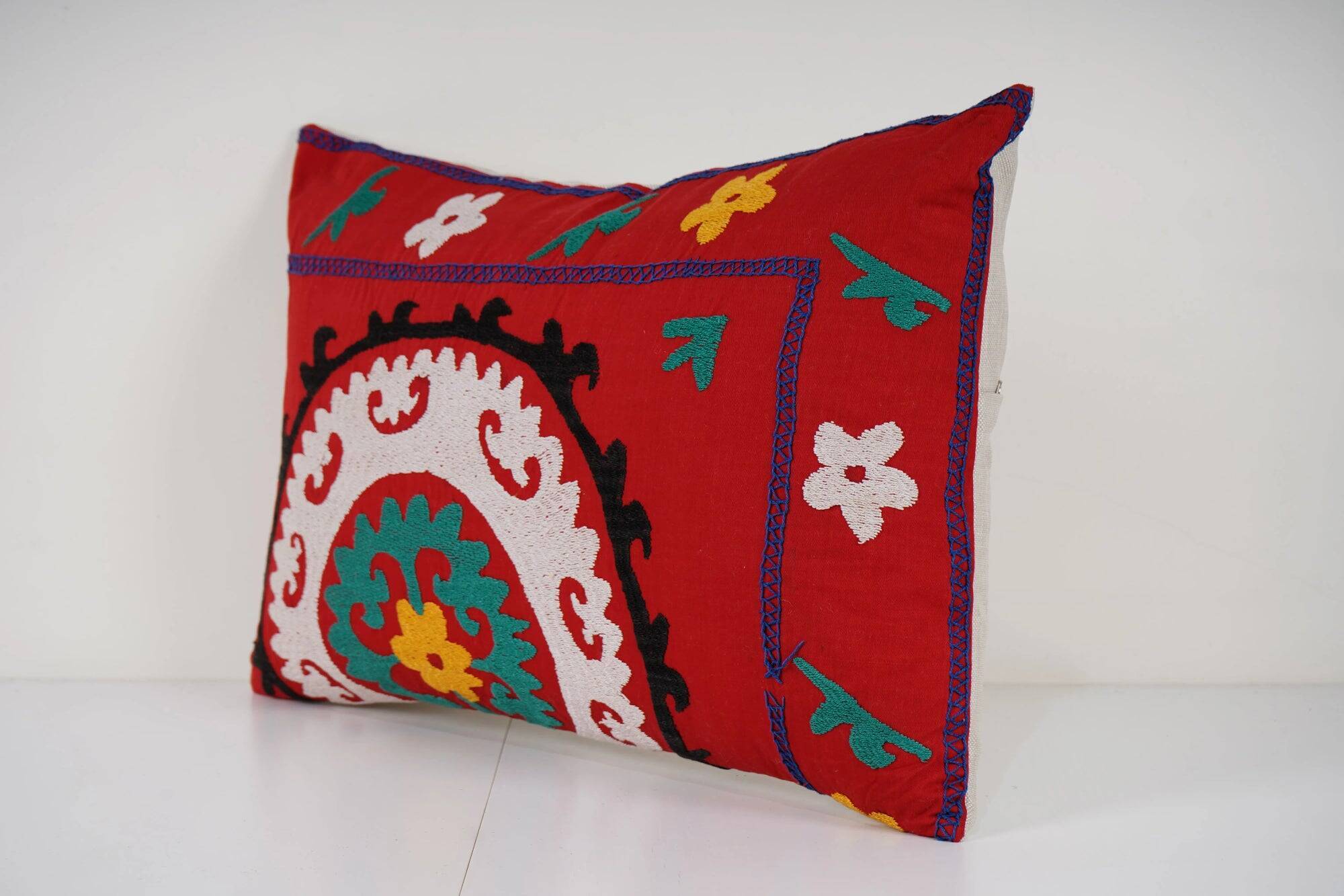 Vintage embroidered cushion cover 41x61 cm