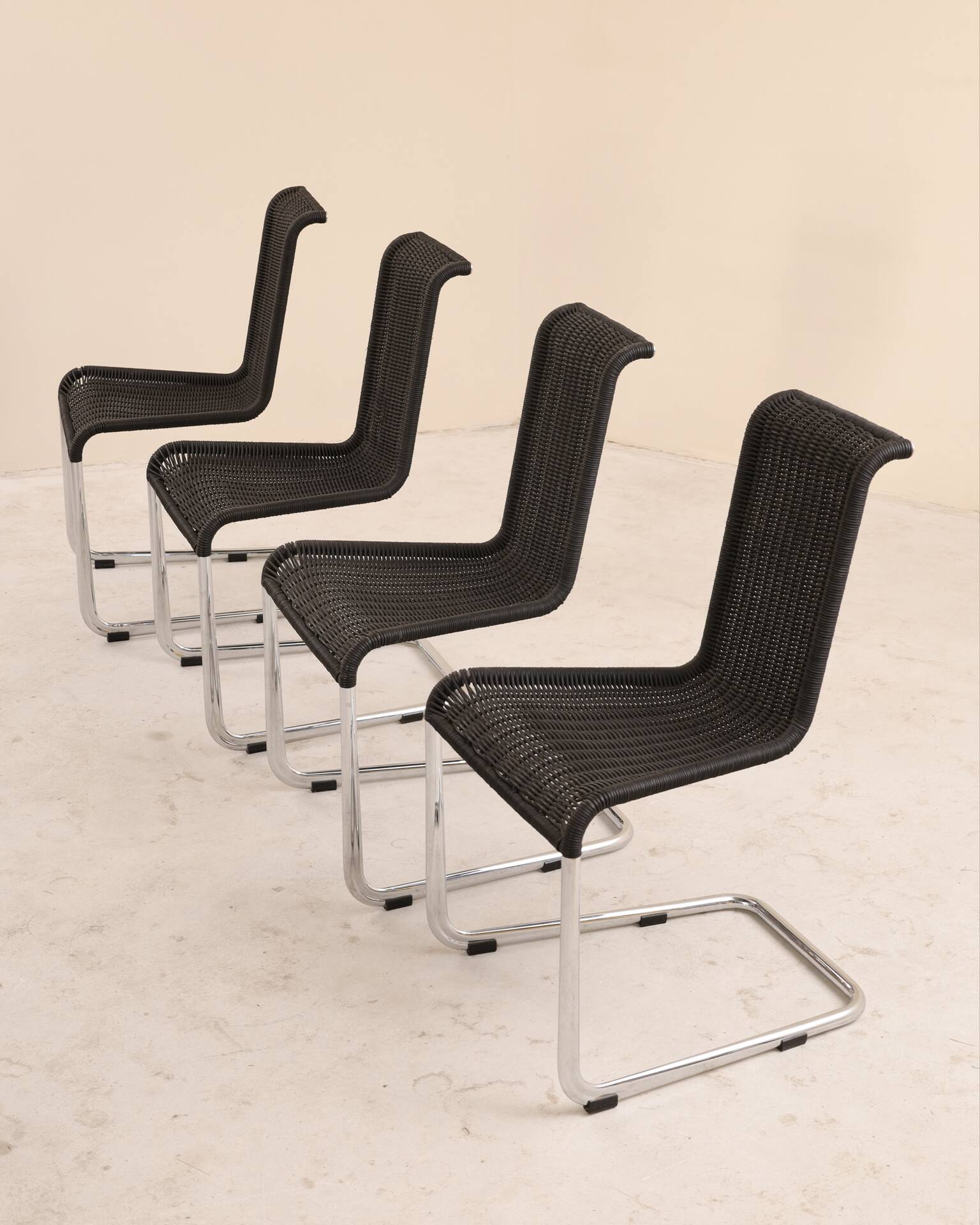 Chaises tubulaires cantilever, modèle B20, Tecta, 1980’s 