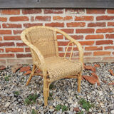 Ancien fauteuil pour enfant en rotin / osier clair