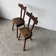 Paire de chaises tripodes savoyardes art populaire chêne