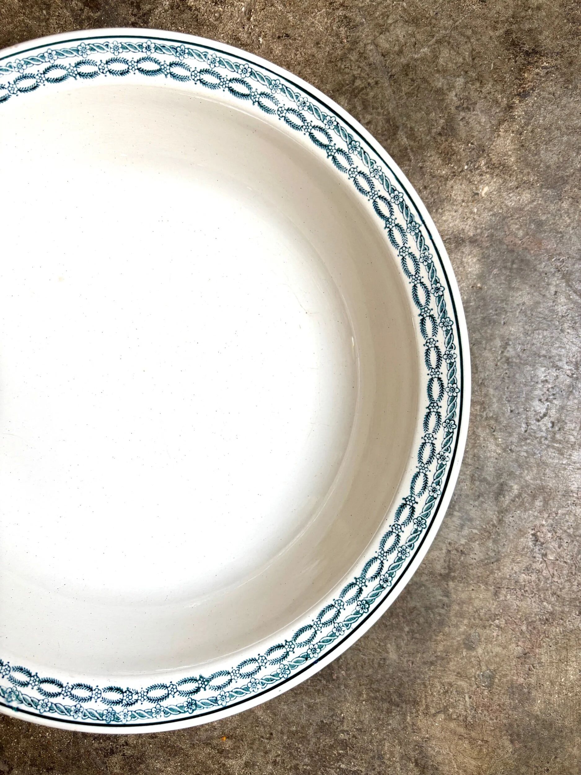 Shallow round plate St Amand in blue ironstone