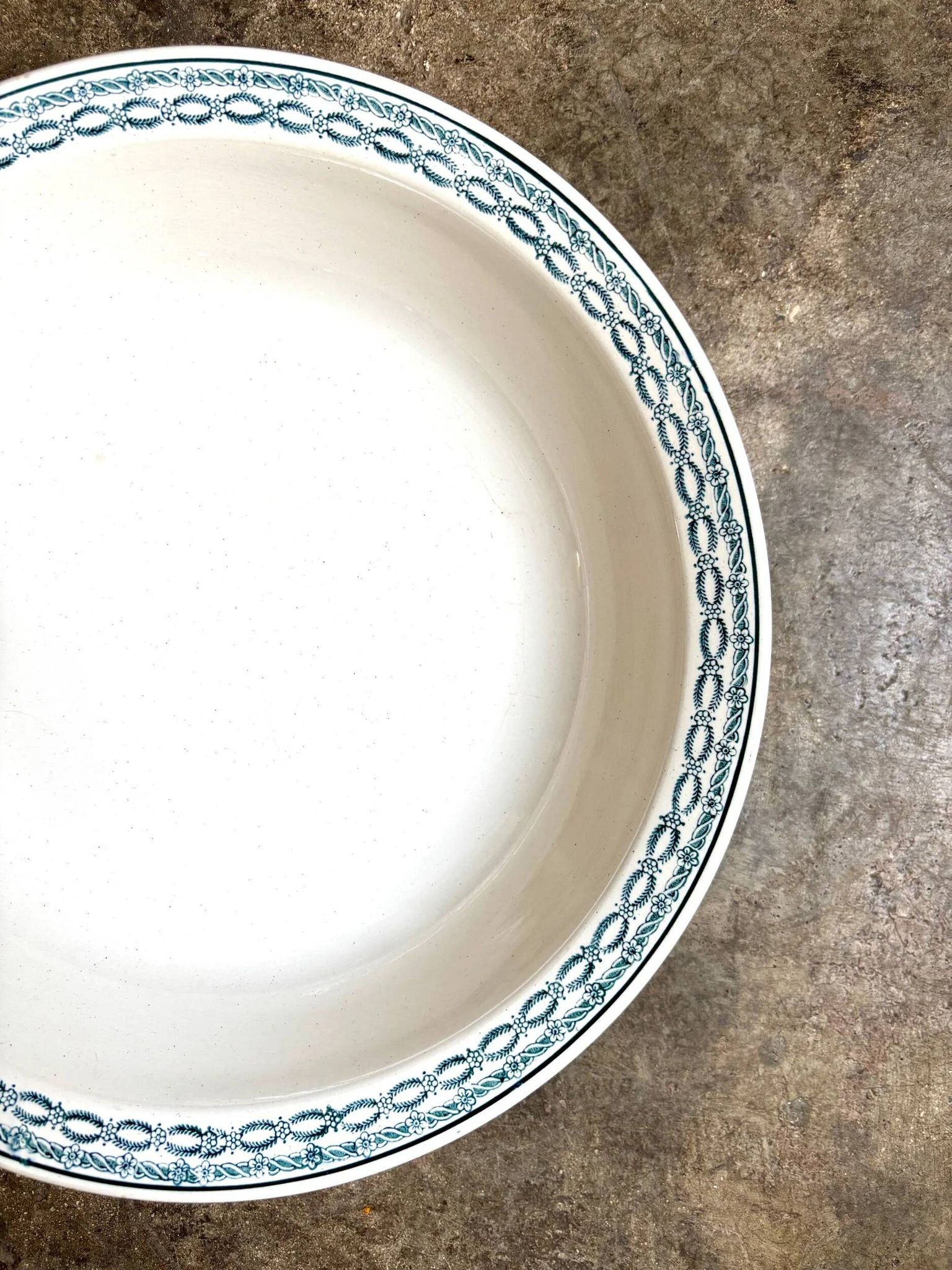 Shallow round plate St Amand in blue ironstone