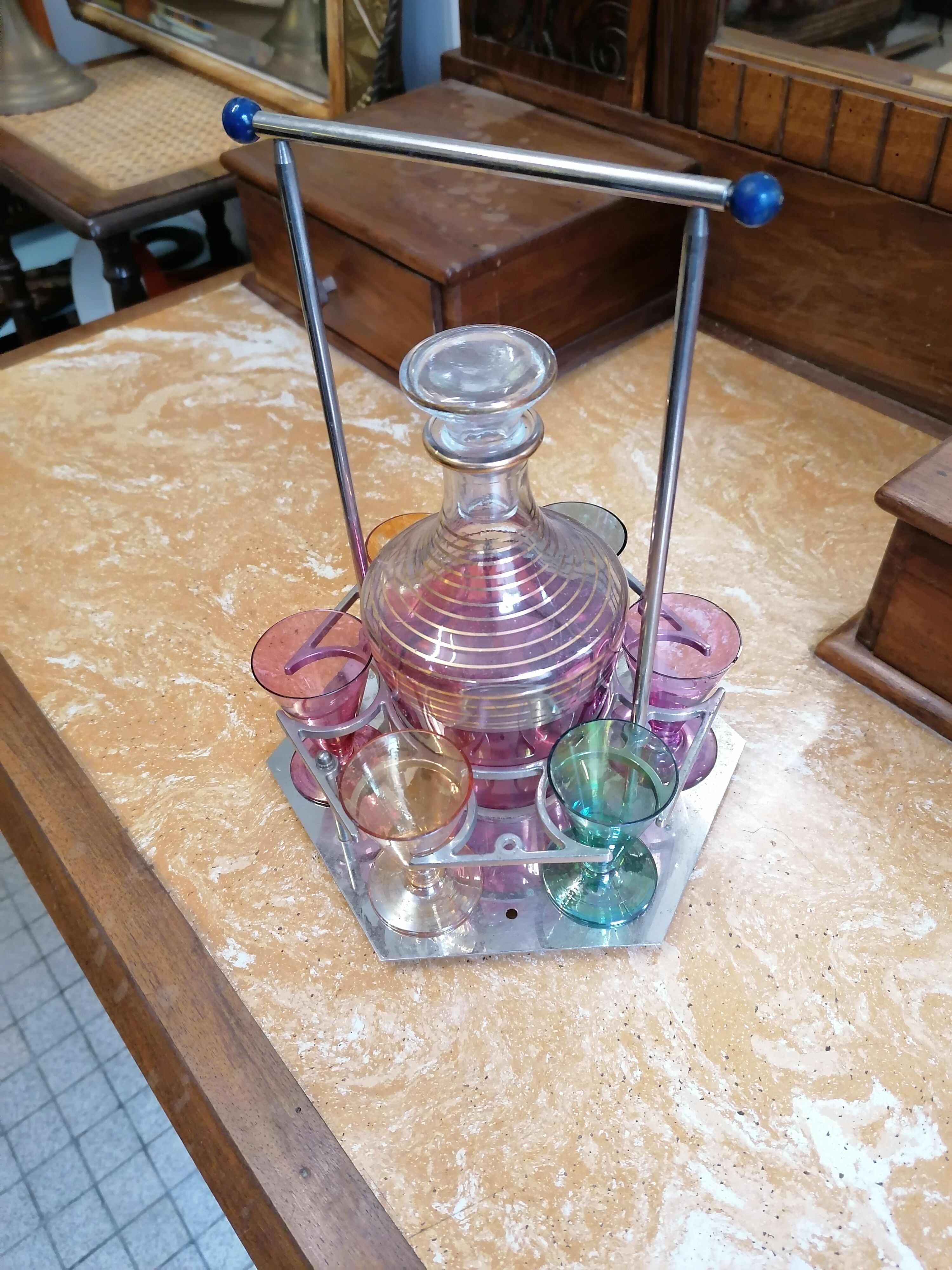 Art deco liquor service