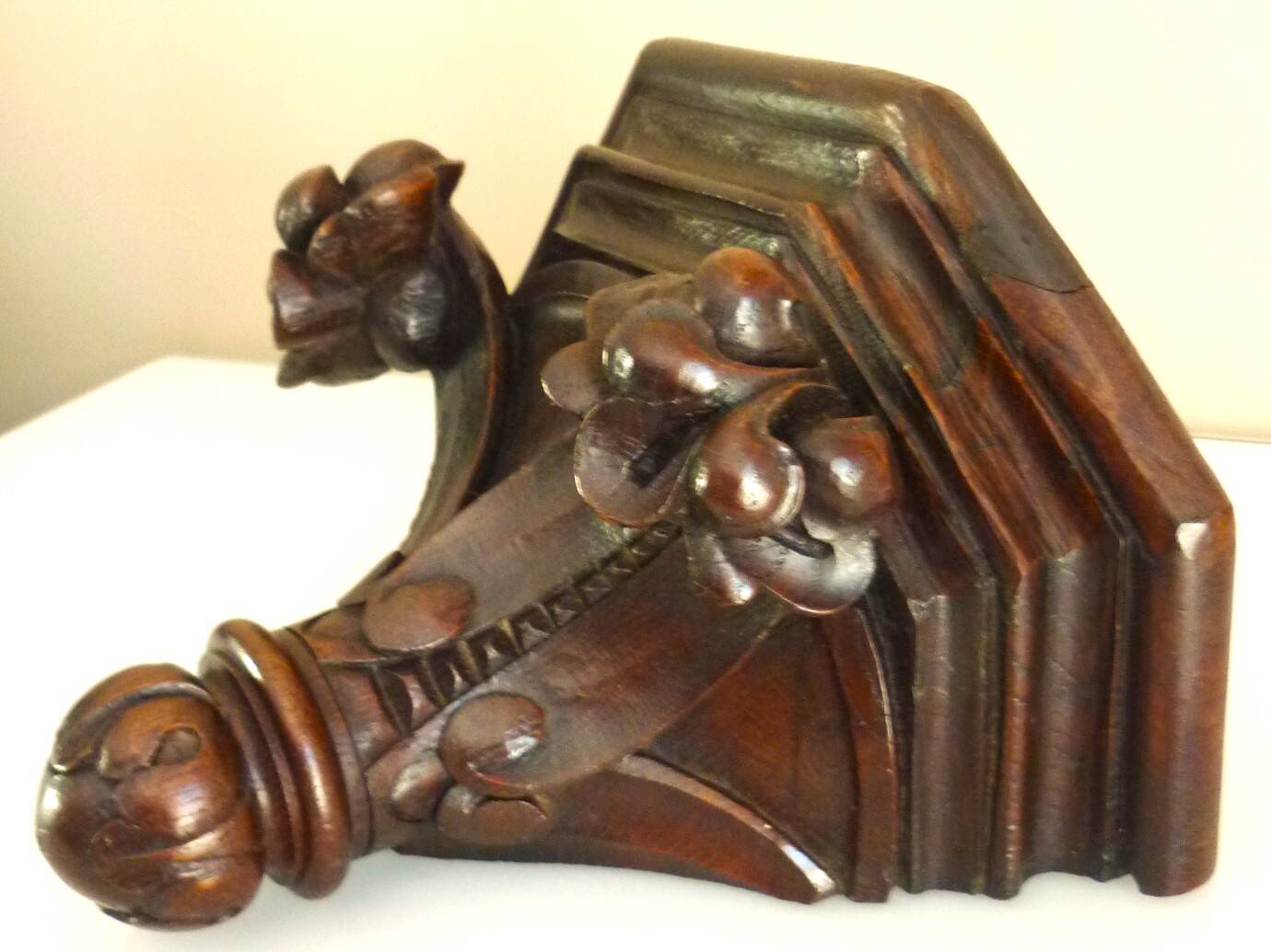 Etagère, applique murale ancienne, bois sculpté, porte statue