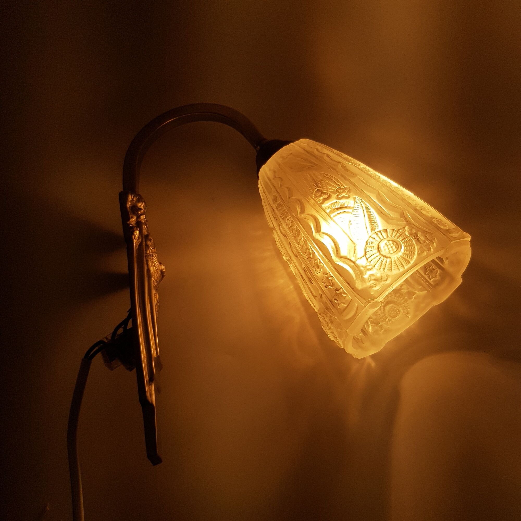 Pair of Art Deco style wall light of pressed glass