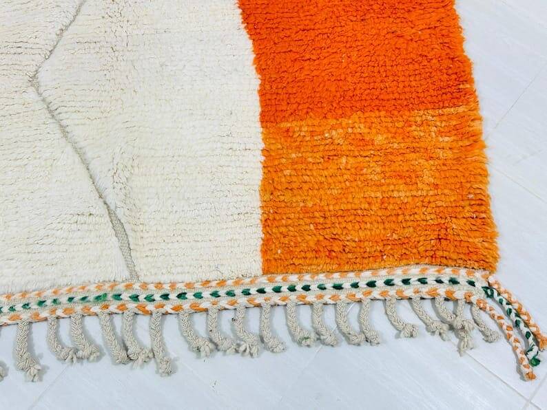 Tapis en laine pure fait main traditionnelle motifs colorés 140 x 260 cm