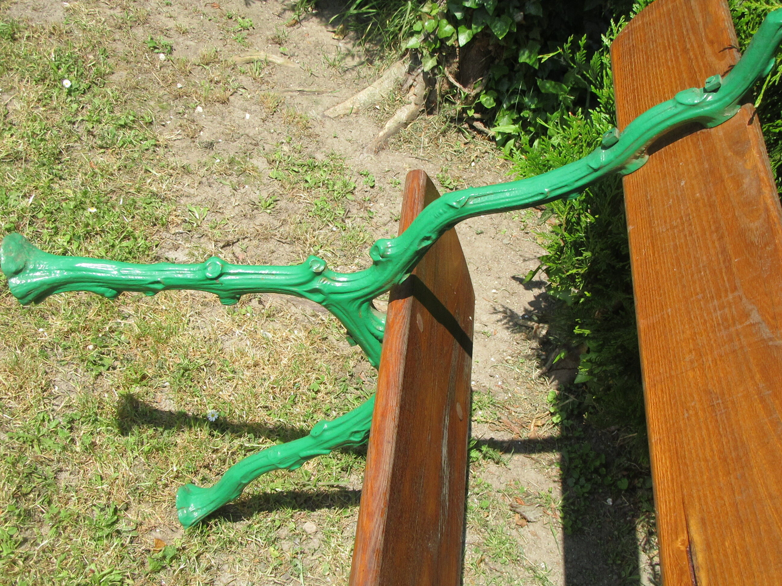 Garden bench in wood and cast iron