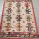 Tapis kilim en toile de jute et coton. 185cm x 285cm