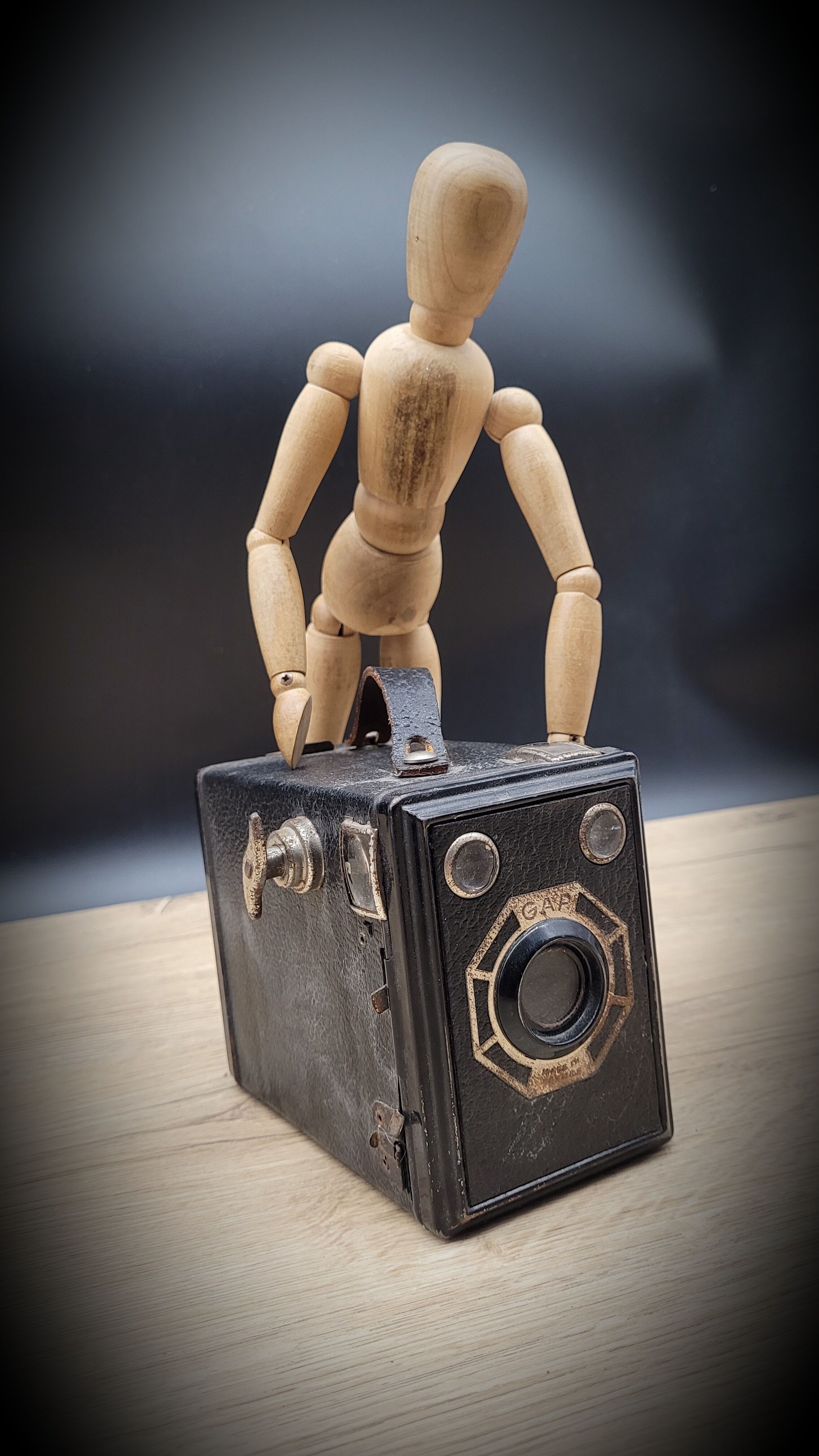 Gap box camera