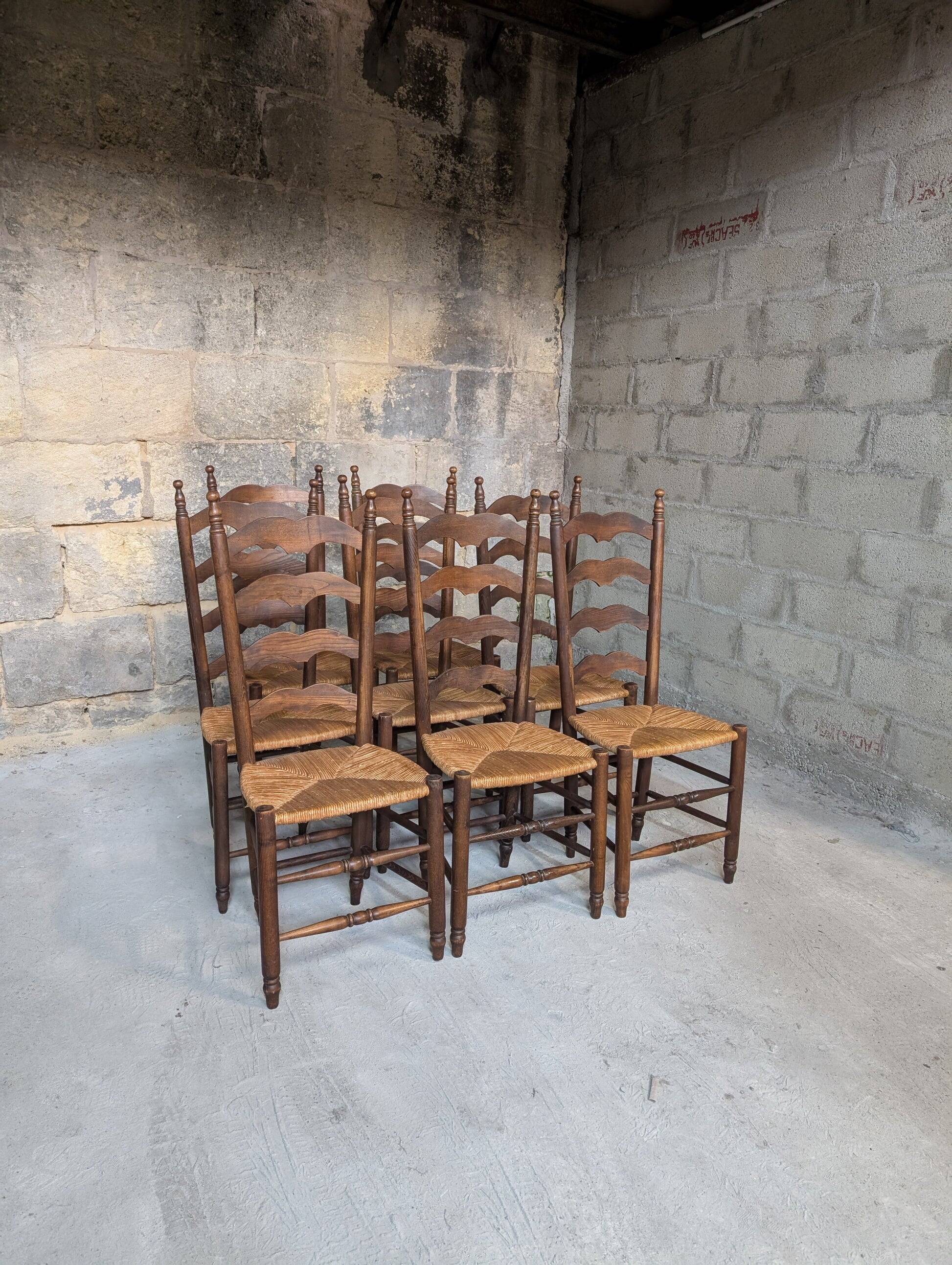 Ensemble de 8 chaises en bois et paille