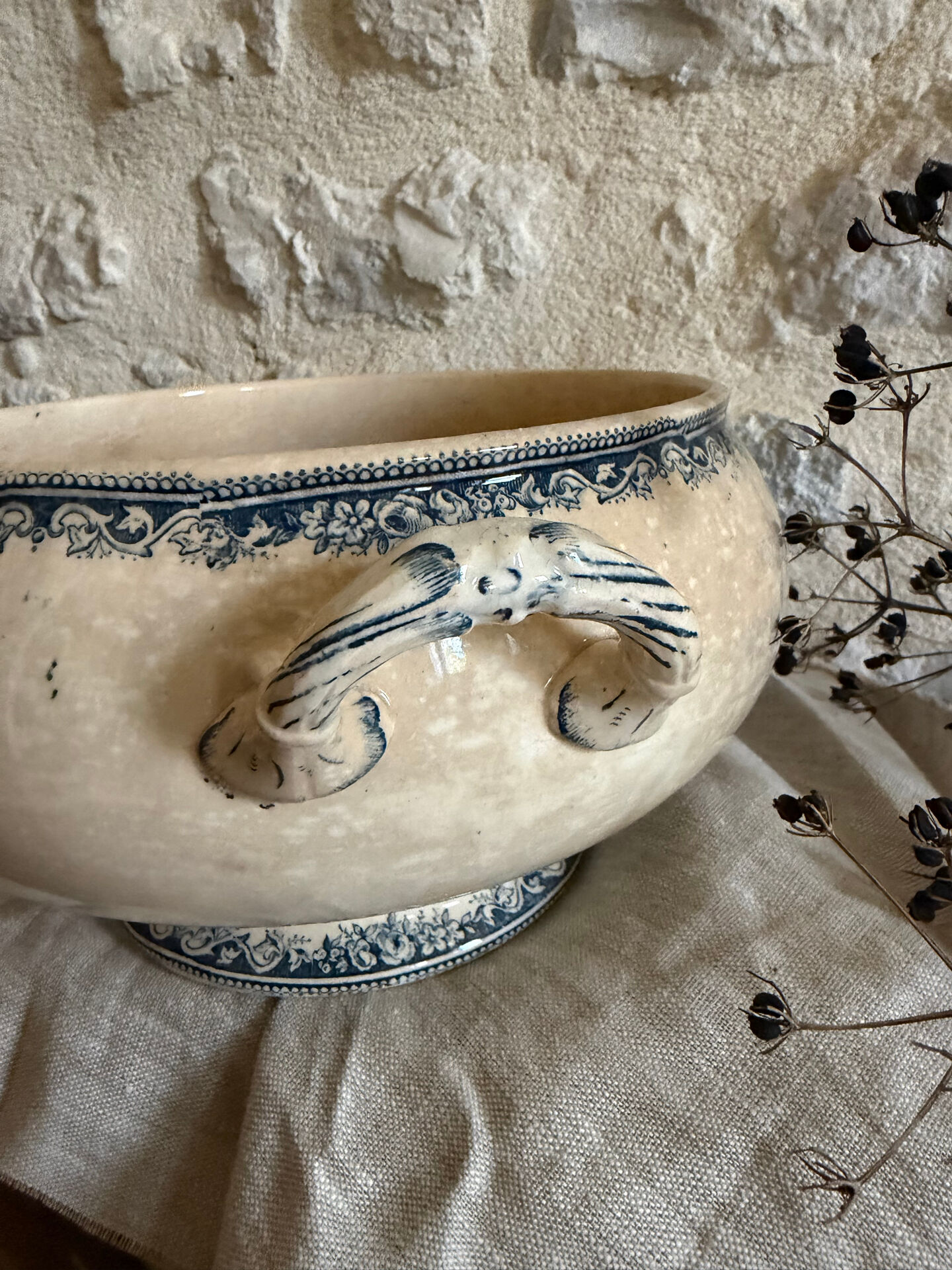 Fruit bowl in Creil and Montereau ironstone, Guirlande model.