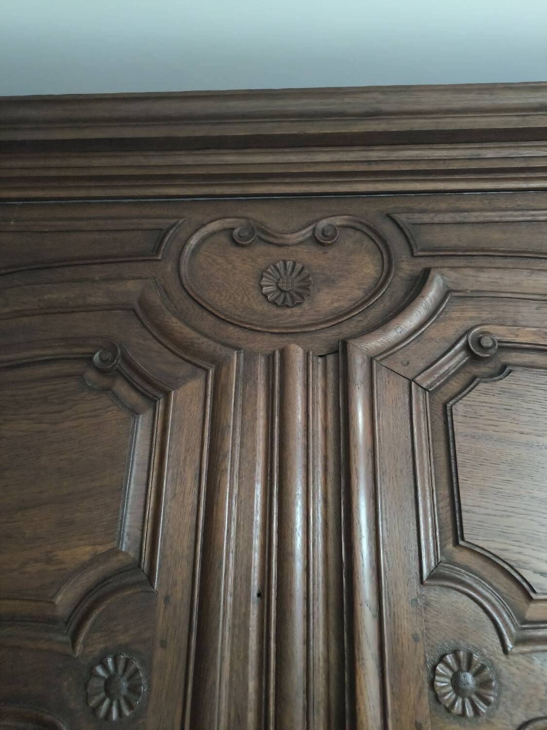 Lorraine wardrobe in solid oak from the 18th century.