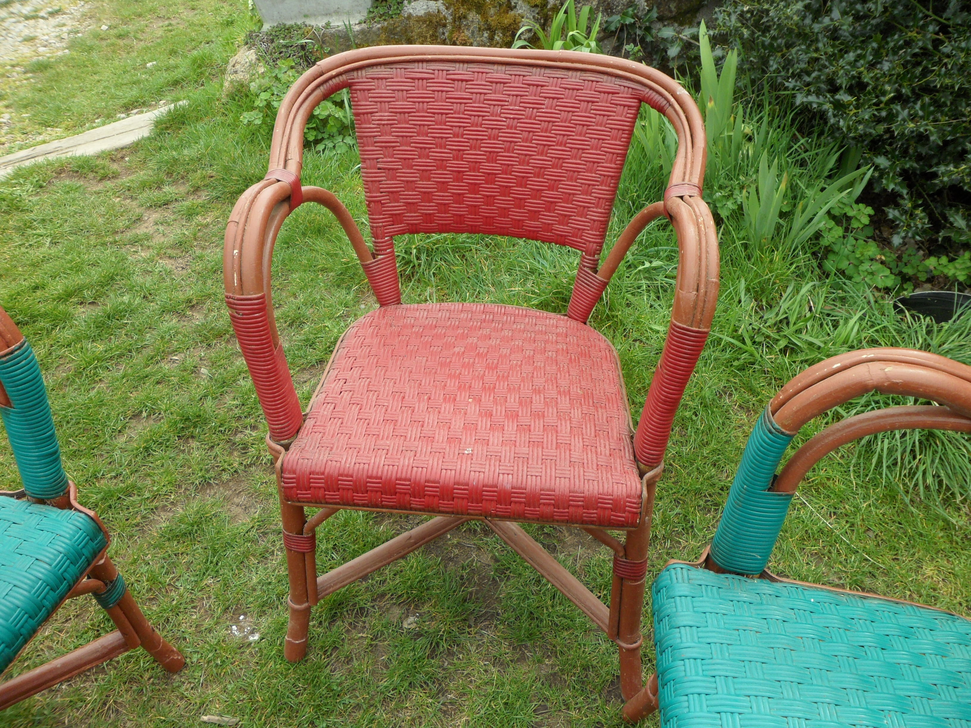 4 red and green garden chairs