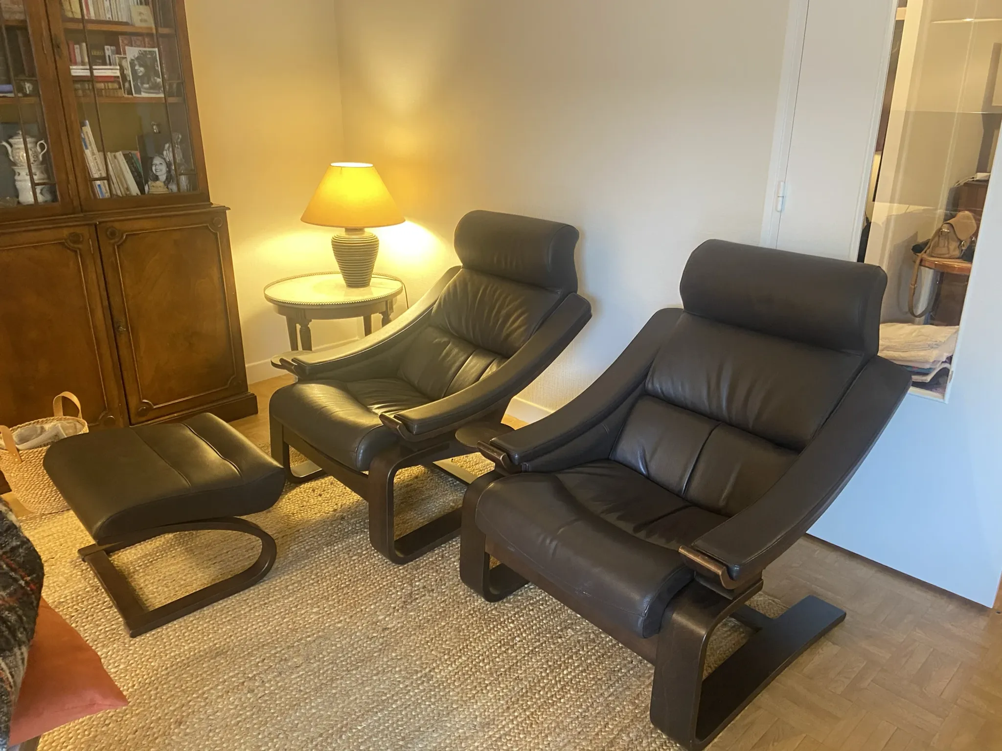Pair of Kroken armchairs and ottoman — Åke Fribyter, marketed p