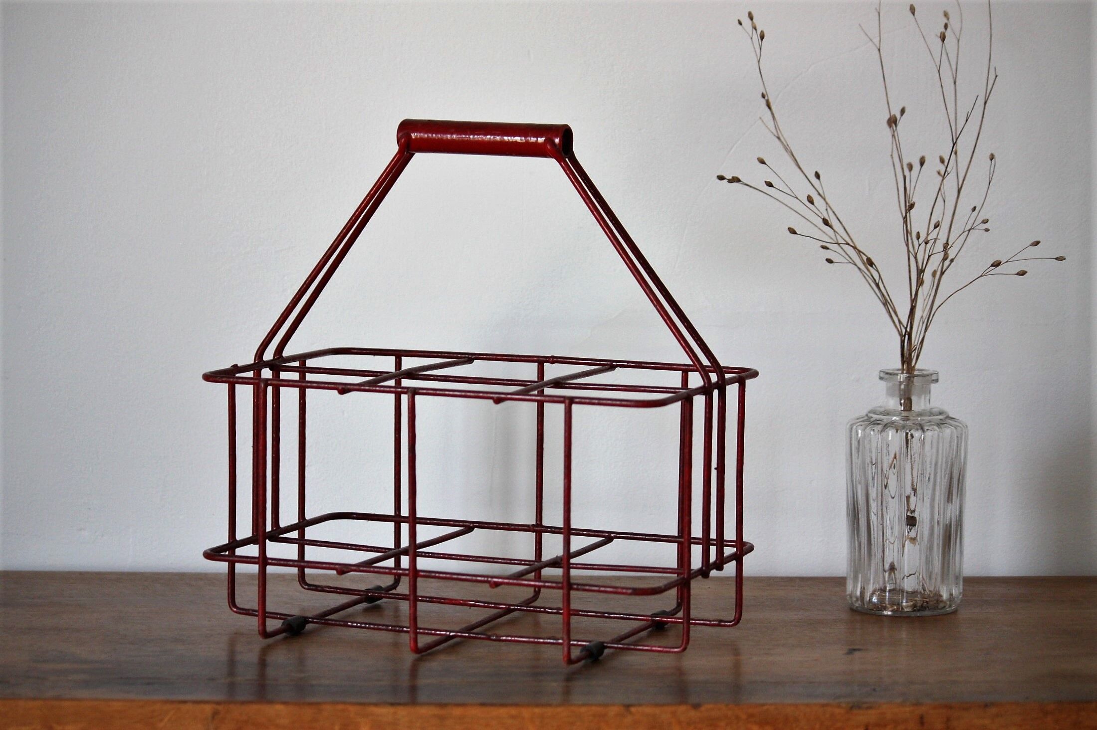 Red metal bottle holder