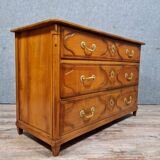 Commode époque Louis XVI en merisier massif de la seconde moitié du XVIIIè