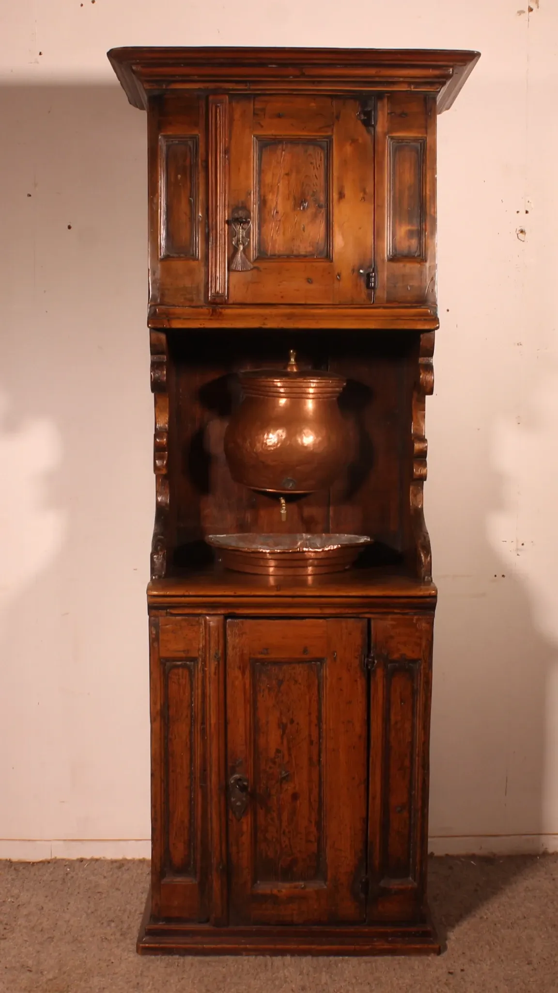 petit vaisselier en bois de mélèze - 17° siècle -Suisse